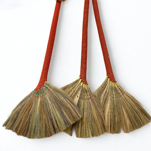 Balai d'herbe douce naturelle de haute qualité avec outil de nettoyage et de balayage à manche en bois directement du Vietnam - Product Image 5