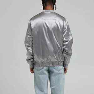 Chaqueta universitaria de satén de alta calidad para hombre, nuevo diseño, informal, estilo de invierno, tela con logotipo personalizado - Product Image 3