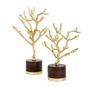 Sculpture en métal doré de luxe, figurine artistique abstraite, décoration de table unique, accent contemporain pour la maison - Product Image 5