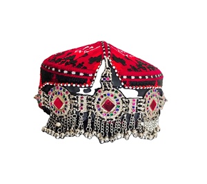 Magnifique collier bib afghan Kuchi avec des pièces de monnaie vintage en argent densément agglomérées et des breloques clochettes délicates montées. - Product Image 1