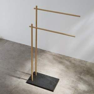 Elegante Toallero de Hierro que Mejora los Baños Contemporáneos, Añadiendo un Almacenamiento Funcional y Elegante - Product Image 3