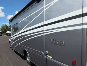 Caravane de voyage d'occasion 2022 Winneb-a-g-o V-i-e-w 24D pour l'extérieur, maison mobile, camping-car à vendre - Product Image 6