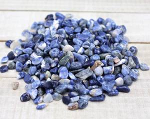 Chips de cristal de sodalita azul natural de calidad superior al por mayor piedra preciosa de meditación grabada para decoración del hogar para Feng Shui - Product Image 4