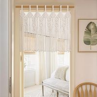 Rideaux bohèmes en macramé faits à la main pour fenêtres du salon avec un design de corde en coton naturel et un style de décoration d'intérieur vintage