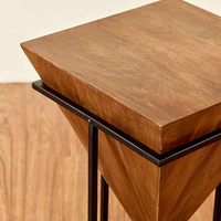 Table d'appoint carrée en fer et en bois pour la décoration de la maison moderne avec un design de meubles d'intérieur de luxe