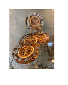 Posavasos de resina ideal para la decoración de una elegante mesa de oficina, que ofrece utilidad funcional con un hermoso aspecto artesanal. - Product Image 4