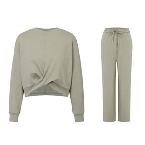 Conjunto de Sudadera Corta de 2 Piezas Personalizada, Sudadera Holgada con Bolsillos, Pantalones Deportivos Holgados, Sudadera con Cremallera para Mujer, 100% Algodón Ecológico - Product Image 1