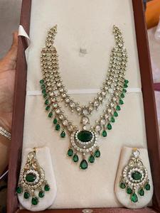 Ensemble de collier élégant en CZ avec finition mate, double couche plaqué or, design traditionnel et contemporain, bijoux de luxe avec boucles d'oreilles - Product Image 6