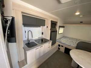 Caravane d'occasion Winnebago Industries Hike H210RB 2021 prête à la vente - Product Image 3
