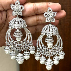 ต่างหูเพทายสไตล์วินเทจคุณภาพสูงสำหรับผู้หญิง ไม่เป็นสนิม ประดับเพชรเม็ดหลัก ดีไซน์สั่งทำได้ ทำจากทองแดง ขายดีที่สุดในอินเดีย - Product Image 1