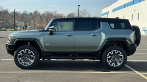 GMC EV 2024, toit métallique automatique, sièges en cuir, batterie au lithium, caractéristiques haut de gamme - Product Image 6