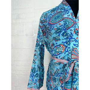 Kimono de Satén Suave Estilo Boho para Hombre, Bata de Playa Regal House, Envoltura de Seda Cómoda - Product Image 3