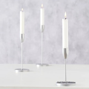 Bougeoir conique en métal argenté au design élégant pour la décoration de mariage et de noël - Product Image 2