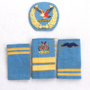 Epaulettes Tradicionales de Piloto de Línea Aérea con Rayas Doradas para Ceremonia - Product Image 1