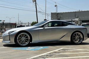 Lexus LC 500 ปี 2021 สภาพดี ใช้งานน้อย 1,700 ไมล์ เครื่องยนต์ V8 5.0 ลิตร พร้อมชุดแต่ง Dynamic Handling  ปรับแต่งน้อยมาก - Product Image 2