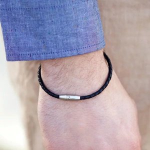 Bracelets de luxe unisexes en cuir tressé à sourcils dorés Accessoire de mode pour compléter toutes les tenues-Directement du fabricant - Product Image 2