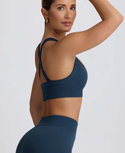 Sujetador Deportivo Ligero transpirable con soporte medio delantero y correa entrecruzada sin costuras de talla grande de lujo para mujer para deportes, gimnasio, correr - Product Image 3