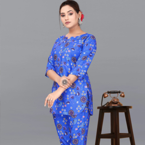 Ensemble coordonné en poly-rayonne imprimé bleu pour femme, col rond, éco-responsable, durable, décontracté, export Inde, du S au 3XL - Product Image 1