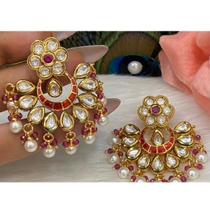 ต่างหูไข่มุกแท้ดีไซน์หรูหราต่างหูแบบดั้งเดิมสำหรับผู้หญิงของขวัญงานแต่งเทศกาลทำจากทองเหลือง - Product Image 1