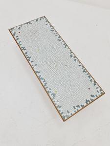 La mesa auxiliar de latón macizo de estilo antiguo más vendida con base decorativa perfecta para decoración vintage o del hogar disponible al mejor precio - Product Image 2