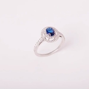 Anillo de promesa ovalado de zafiro personalizable con perla de diamante de moissanita, regalo de aniversario y Navidad para ella - Product Image 1