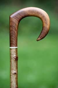 Prix EXPANDING Canne en bois réglable avec plusieurs noeuds Bâton de marche en bois solide pour les aînés par Standard International - Product Image 6