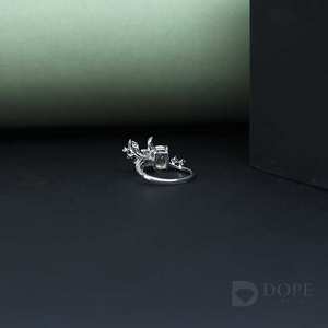 Bague de fiançailles unisexe en acier inoxydable avec moissanite solitaire certifiée IGI de 1,25 carat, ornée de petits accents en forme de poire et de marquise - Product Image 4