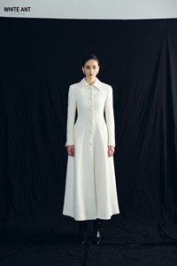 Style luxueux grandes tailles vêtements femmes dos fendu Naila chanteur manteaux à poitrine grandes tailles vêtements femmes vêtements blancs - Product Image 5