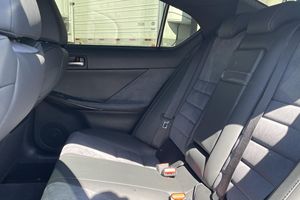 Lexus IS 500 Launch Edition 2022, Caja de Cambios Automática, Título Limpio, Sin Accidentes, con Bajo Kilometraje, Listo para Envío - Product Image 6