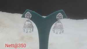 Elegantes pendientes de latón para mujer con diamantes americanos Elección perfecta para eventos tradicionales y ropa de fiesta - Product Image 6