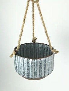 Casa estilo galvanizado corrugado de Metal y cuerda colgando macetas Set de 2 - Product Image 2