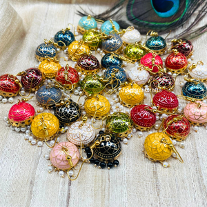 ต่างหูระย้าทำด้วยมือแบบดั้งเดิม jhumkas ต่างหูทาสีเคลือบเครื่องประดับทองเหลืองสำหรับผู้หญิงสำหรับงานแต่งงาน - Product Image 1