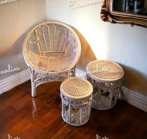 Chaise en canne de bambou de luxe de qualité supérieure et ensemble de 2 poufs en osier tissé pour meubles de parc ou de hall de salon - Product Image 5