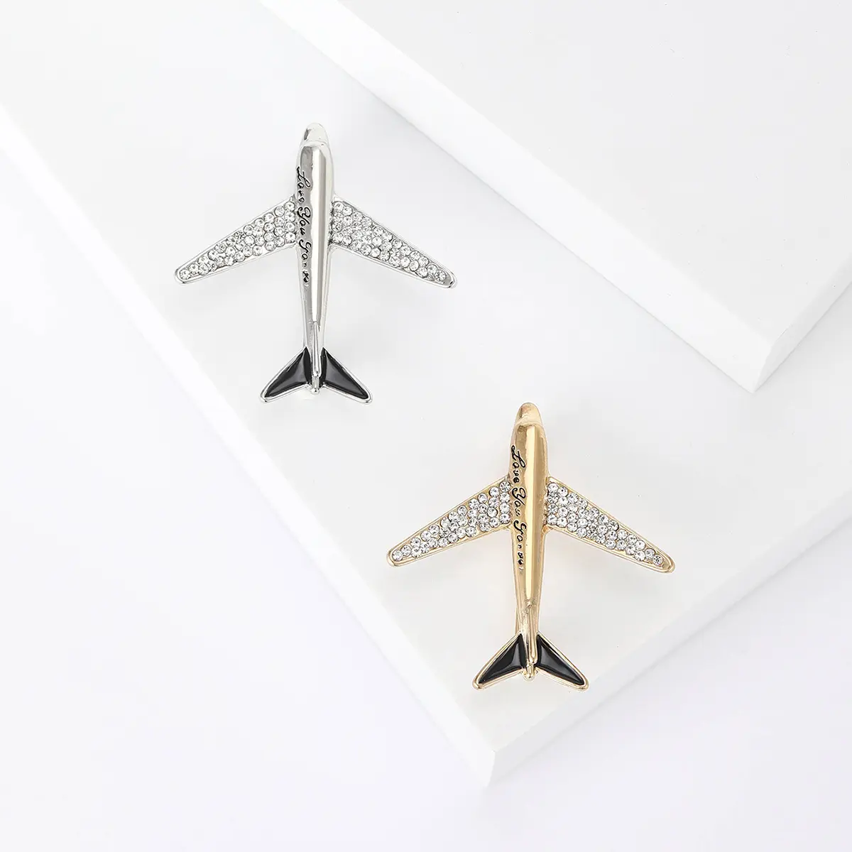 Fashion Crystal Airplane Brooch Aircraft Brooch Pin Enamel Aircraft Lapel Pin for Backpack Shirt Bag Accessories