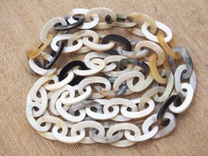 Collar de Lujo Hecho a Mano con Cuerno de Búfalo, Joyería Natural y Sostenible para Mujer, Alta Calidad - Product Image 6