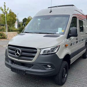 Fourgonnette 2024-2025, moteur atmosphérique 4.5L, boîte automatique, transmission intégrale, conduite à gauche, sièges en cuir, pneus R17 - Product Image 1