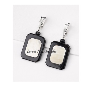 Pendientes de cuerno natural de tamaño personalizado para mujer con estilo, ropa de ojo de búfalo pulido con estilo Animal, joyería de cuerno de uso diario bajo - Product Image 4