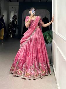 Lehenga de mariage de designer Bollywood, Lehenga traditionnel magnifique, avec un chemisier fantaisie, un dupatta, pour mariage pakistanais, demoiselle d'honneur - Product Image 3