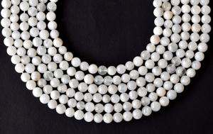 Perles rondes en pierre de lune arc-en-ciel blanche de 8 mm de qualité supérieure, finition magnifique, lisses, par Anshul Impex pour la fabrication de colliers - Product Image 6