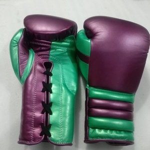 Nouveaux gants d'entraînement professionnels de boxe et de kickboxing en cuir 12oz et 16oz Caractéristiques de poinçonnage imperméables pour les compétitions - Product Image 1