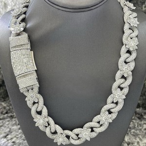 Munjani Impex Chaîne fine cubaine en forme de fleur personnalisée Moissanite VVS Diamant en argent sterling 925 Certifié IGI Bijoux fins - Product Image 4