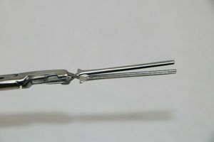 Aplique de abrazadera <span class=keywords><strong>Bulldog</strong></span> de acero inoxidable laparoscópico aprobado por la CE, 6 Clips desmontables, instrumentos quirúrgicos reutilizables de 10mm x 330mm