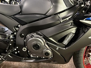 Moto Super Sport de taille moyenne 750 cm³ à refroidissement liquide - Product Image 2