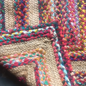 พรมปูในห้องน้ำแบบถักทำจากปอกระเจาถักกันลื่นเป็นมิตรต่อสิ่งแวดล้อมดีไซน์สี่เหลี่ยมผืนผ้ามีลวดลายแอบสแตรกตกแต่งด้วยเครื่องจักร - Product Image 1