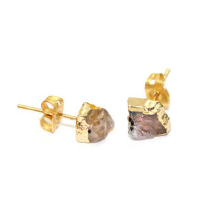 Pendientes de tuerca de piedra lunar rugosa galvanizada en oro, joyería de piedra natal para junio - Product Image 2