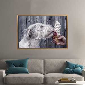 Toile imprimée : Chien mignon dégustant une glace, Art animalier moderne, TOILE ENCADRÉE DORÉE - Product Image 1