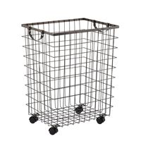 Panier à linge compact en fer pour les dortoirs, aide les étudiants à organiser efficacement et soigneusement leurs vêtements