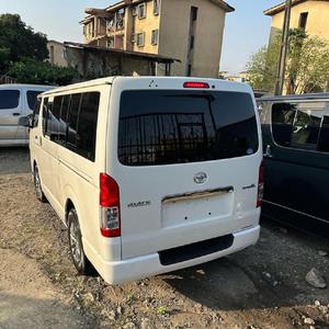 Pour Hiace Passenger Minibus Diesel 5 sièges direction droite sièges en cuir toit ouvrant panoramique assez utilisé bon état de fonctionnement - Product Image 6