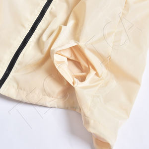 Veste coupe-vent à coque souple personnalisée pour l'extérieur, respirante, imperméable avec col montant, sweat à capuche avec fermeture éclair, grande taille, unisexe - Product Image 5