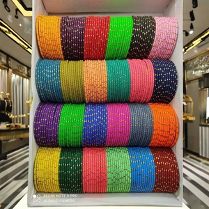 Ensembles de bracelets en verre pour filles Nouveau style Meilleur vendeur Vente en gros à bas prix Ensembles de churiyan en verre indien de différentes couleurs et tailles - Product Image 1